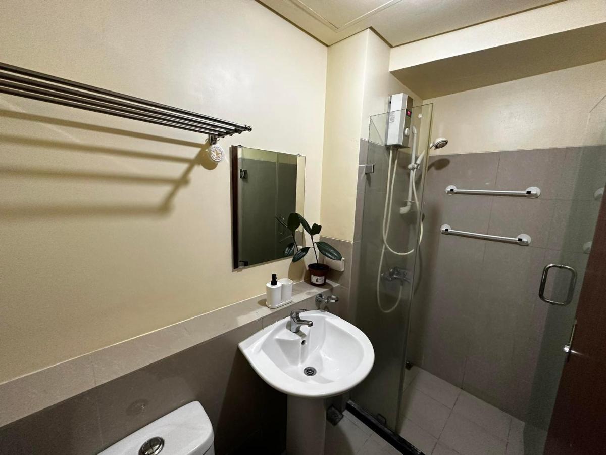Modern Condo Living In Makati มะนิลา ภายนอก รูปภาพ