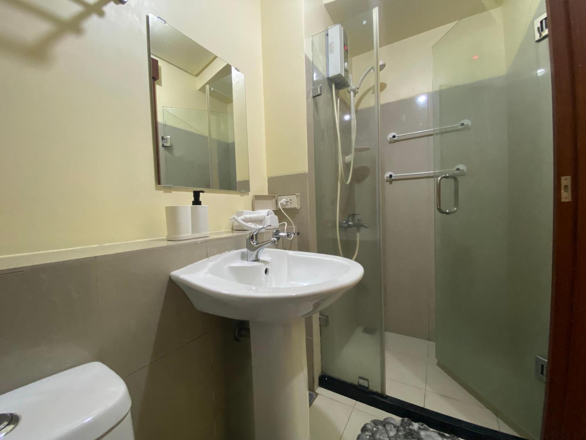 Modern Condo Living In Makati มะนิลา ภายนอก รูปภาพ